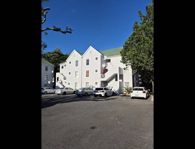 0.5 BEDROOM APARTMENT SOLD IN CLAREMONT